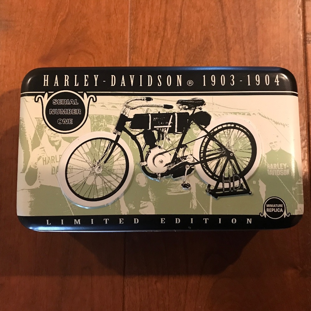 HARLEY-DAVIDSON 1903-1904 LIMITED EDITION MINI RELICA WITH ORIGINAL TIN